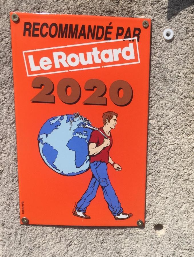 Bed and Breakfast Les Maitres Sonneurs Huriel Exterior foto