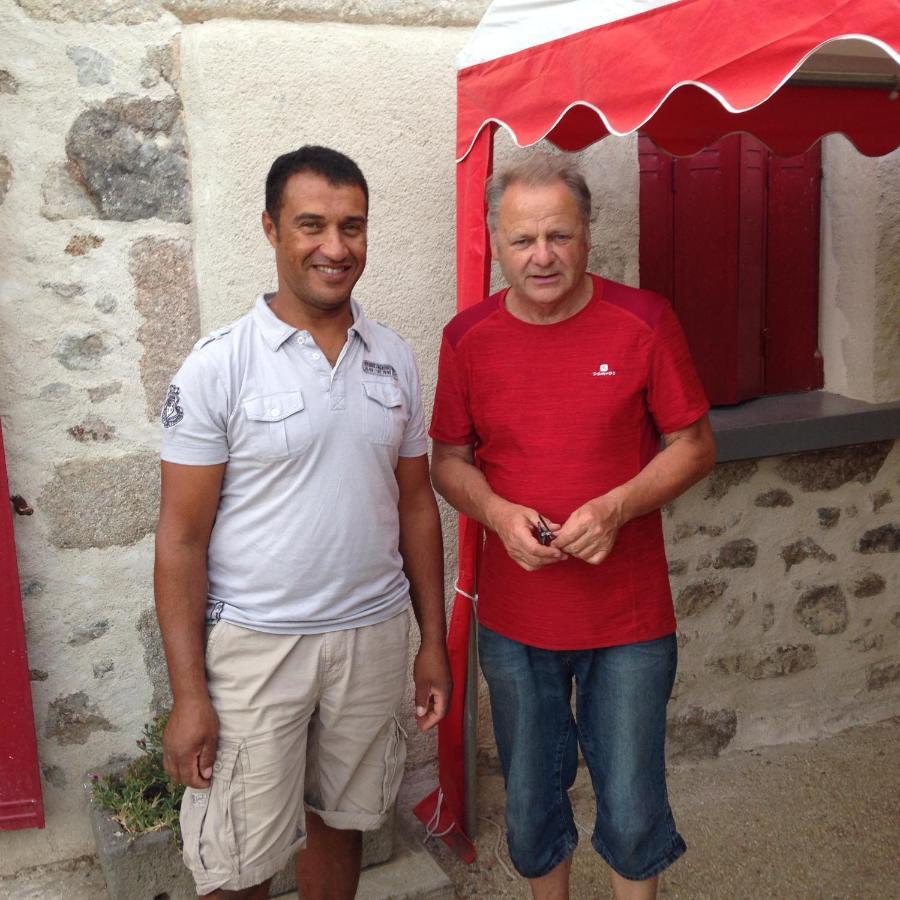 Bed and Breakfast Les Maitres Sonneurs Huriel Exterior foto
