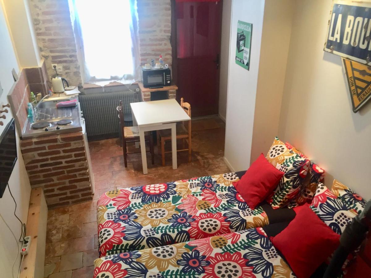 Bed and Breakfast Les Maitres Sonneurs Huriel Exterior foto
