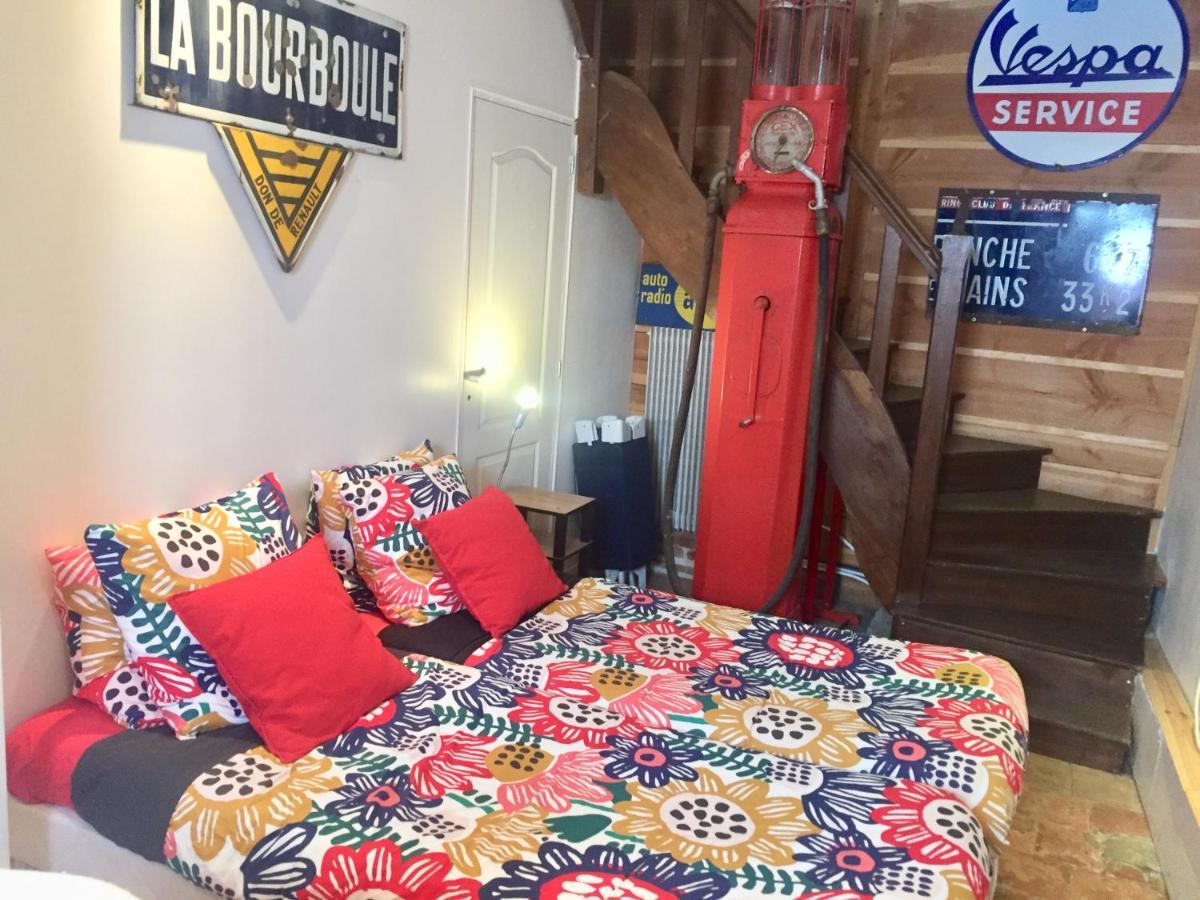 Bed and Breakfast Les Maitres Sonneurs Huriel Exterior foto
