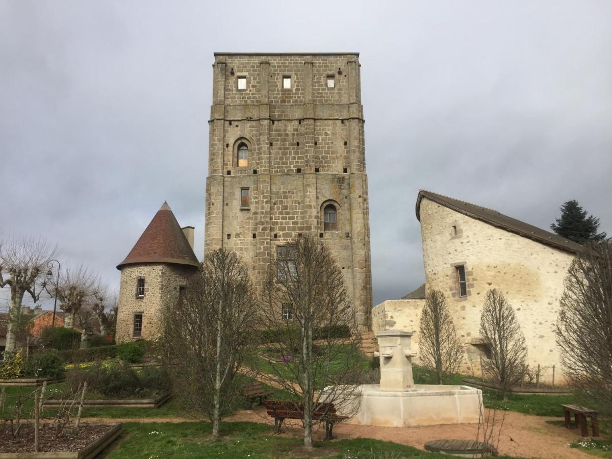 Bed and Breakfast Les Maitres Sonneurs Huriel Exterior foto