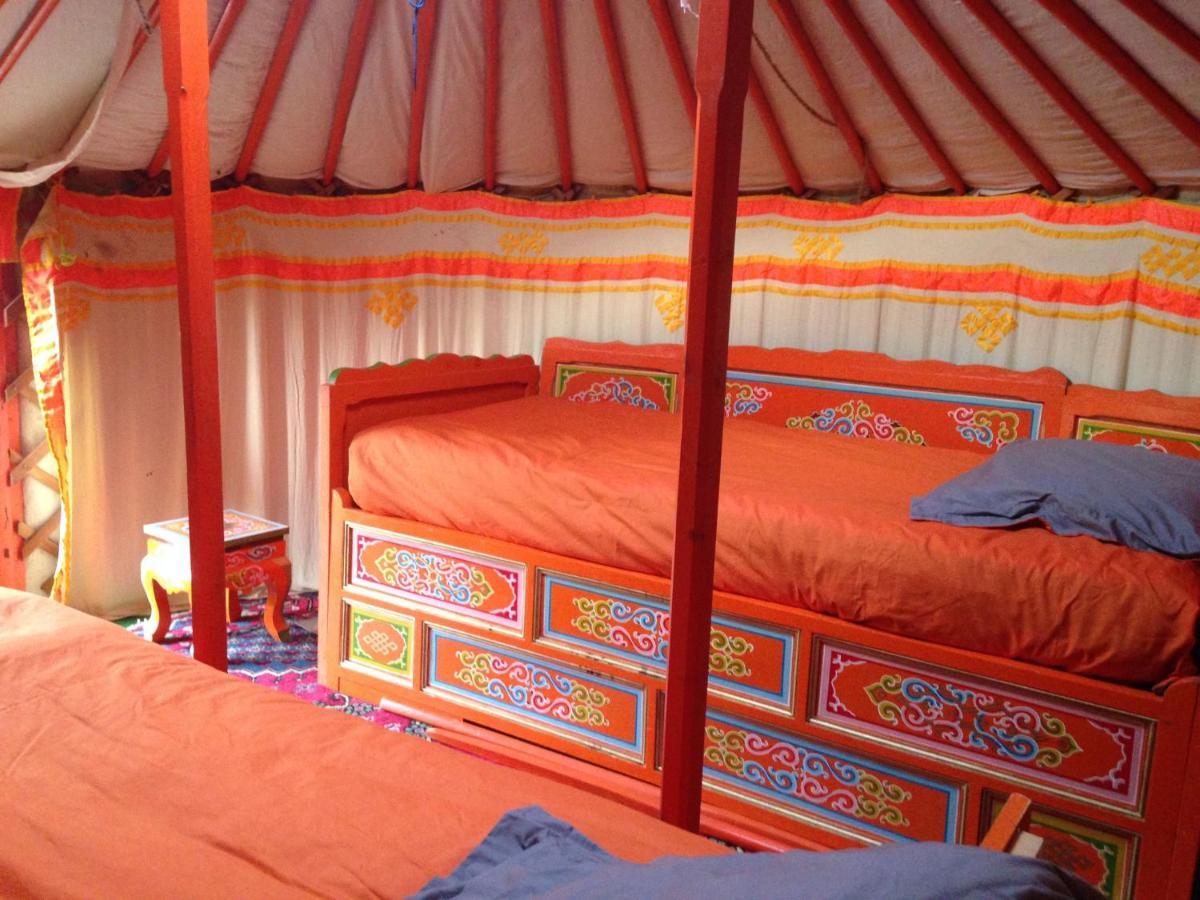Bed and Breakfast Les Maitres Sonneurs Huriel Exterior foto