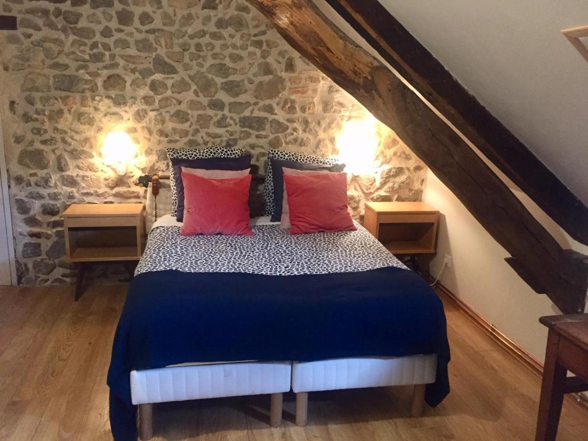 Bed and Breakfast Les Maitres Sonneurs Huriel Exterior foto
