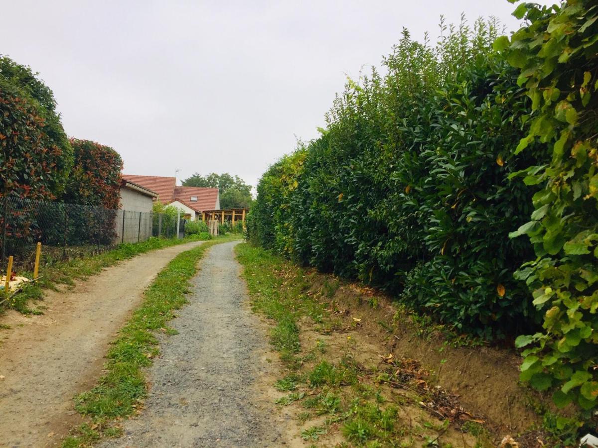 Bed and Breakfast Les Maitres Sonneurs Huriel Exterior foto