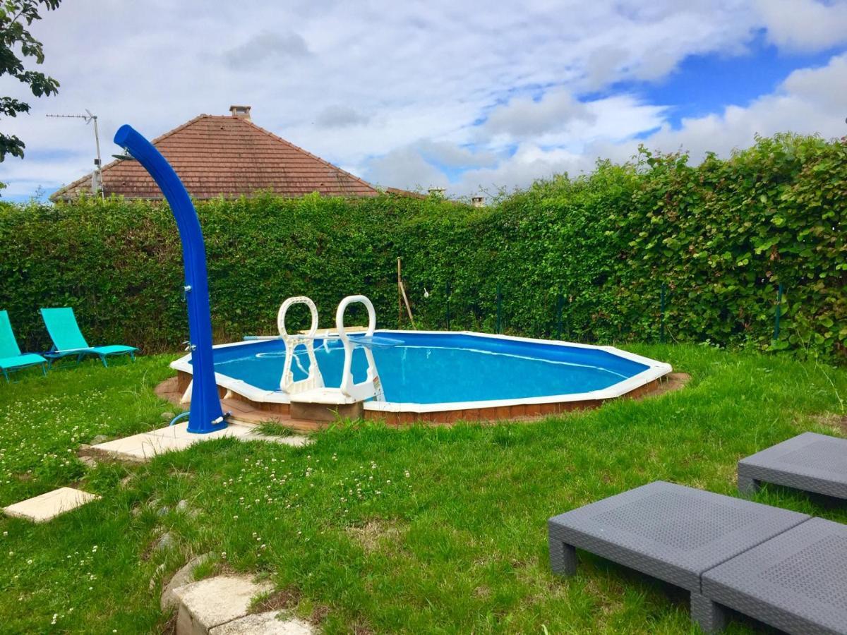 Bed and Breakfast Les Maitres Sonneurs Huriel Exterior foto