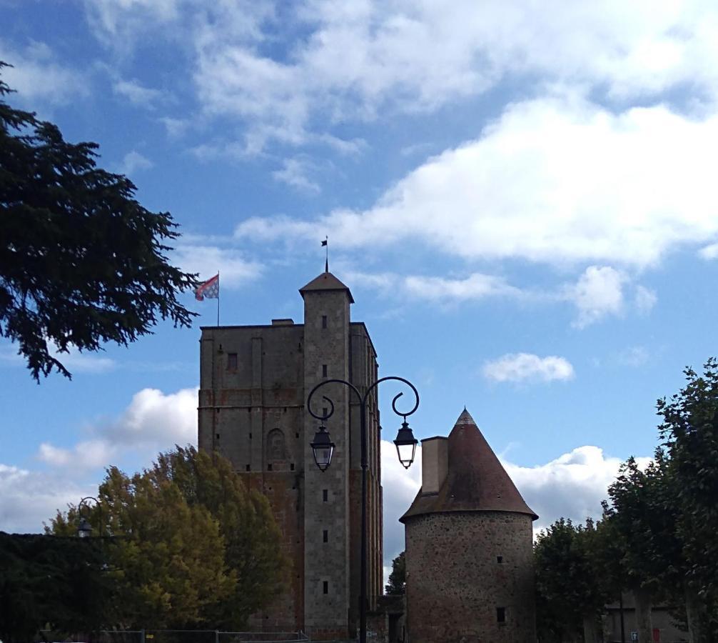 Bed and Breakfast Les Maitres Sonneurs Huriel Exterior foto