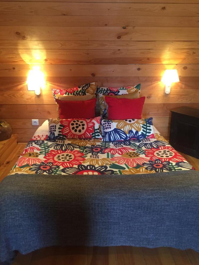 Bed and Breakfast Les Maitres Sonneurs Huriel Exterior foto
