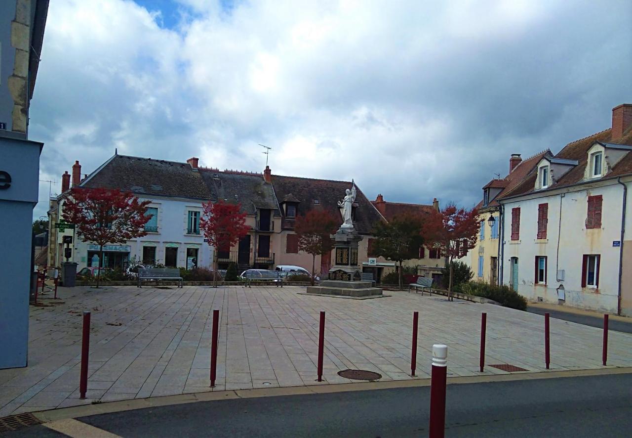 Bed and Breakfast Les Maitres Sonneurs Huriel Exterior foto