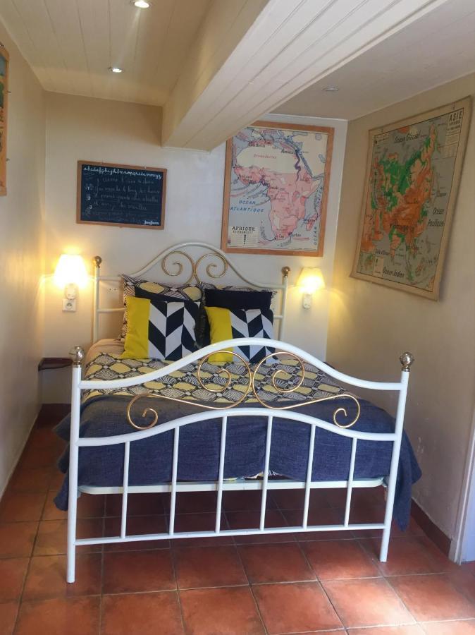 Bed and Breakfast Les Maitres Sonneurs Huriel Exterior foto