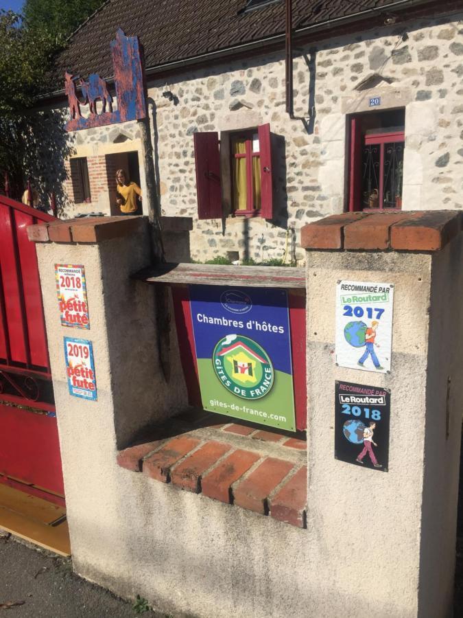 Bed and Breakfast Les Maitres Sonneurs Huriel Exterior foto