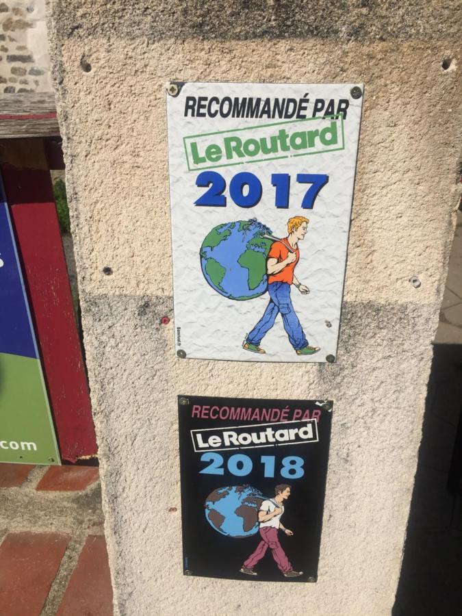 Bed and Breakfast Les Maitres Sonneurs Huriel Exterior foto